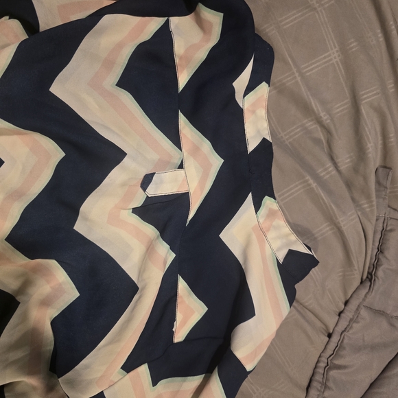 Chevron Patterned Tunic Top - Picture 5 of 10